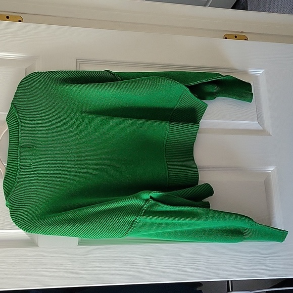 Women's kelly green sweater 💚 - Picture 3 of 5